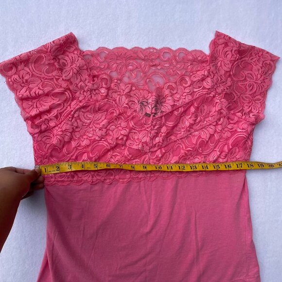 Torrid Pink Lace Off Shoulder Sweetheart Neckline Top Size 1 y2k Mcbling Barbie - Picture 8 of 8
